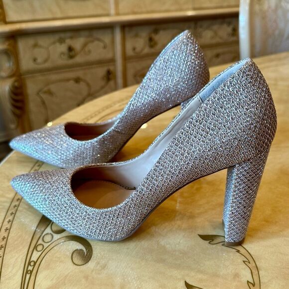 Badgley Mischka rose gold beige heels - Picture 11 of 16